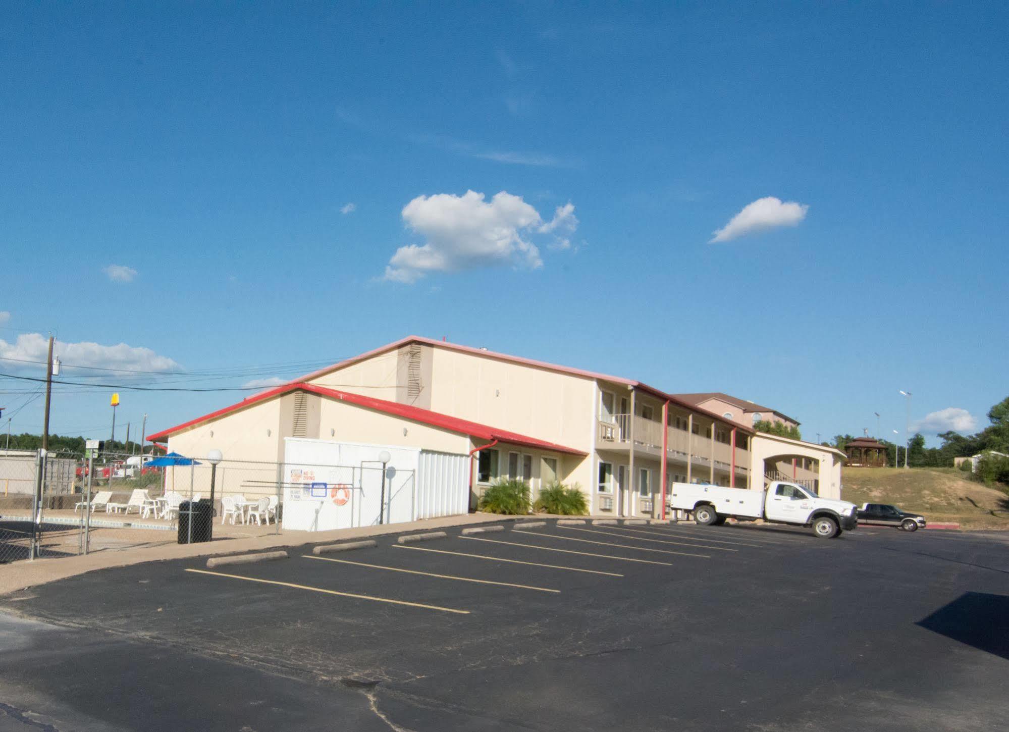 Red Roof Inn Buffalo, Tx Buitenkant foto